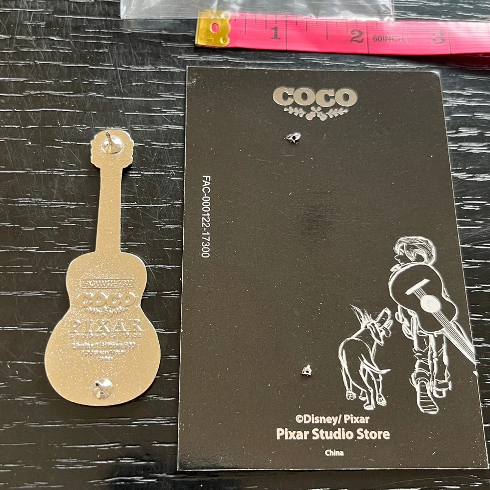 Disney Pixar Studio Store Coco Pin-Ernesto De La Cruz Pearl Guitar LE( MSC-75.2) - Picture 8 of 12